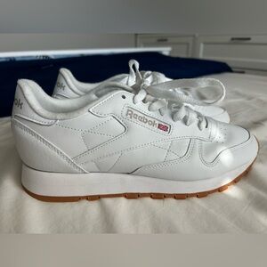 Reebok Unisex Classic Leather Shoe in White - size 8